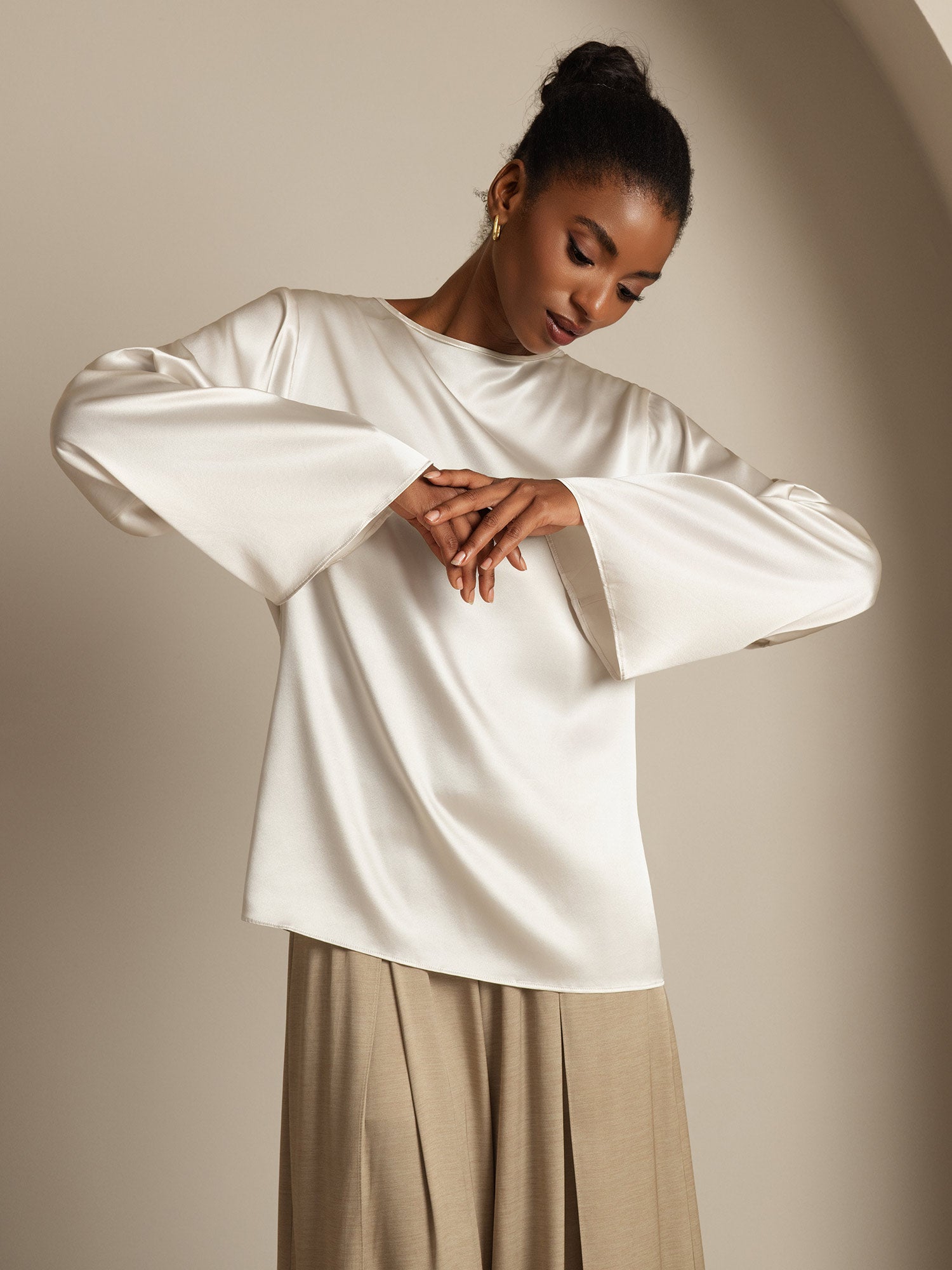 [Light Gray] SilkSilky-AU 19Momme Silk Round Neck Women's T-Shirt 003