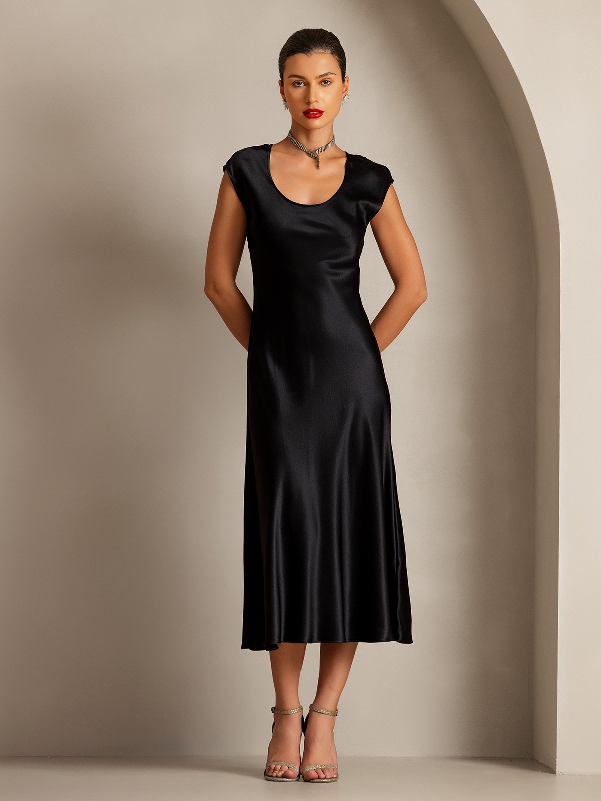 [Black] SilkSilky-AU 19Momme Silk Sleeveless Round Neck Dress 001