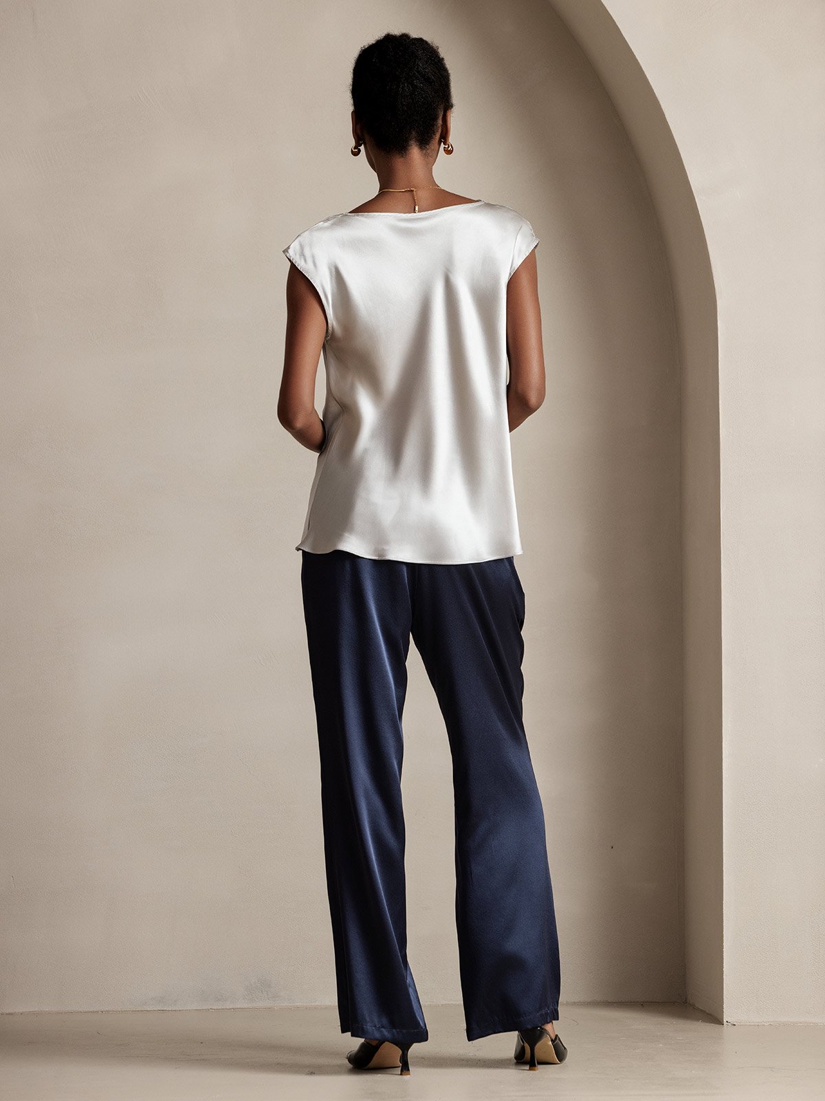 [Light Gray] SilkSilky-AU 19Momme Silk Sleeveless Cowl Neck Women's T-Shirt 002