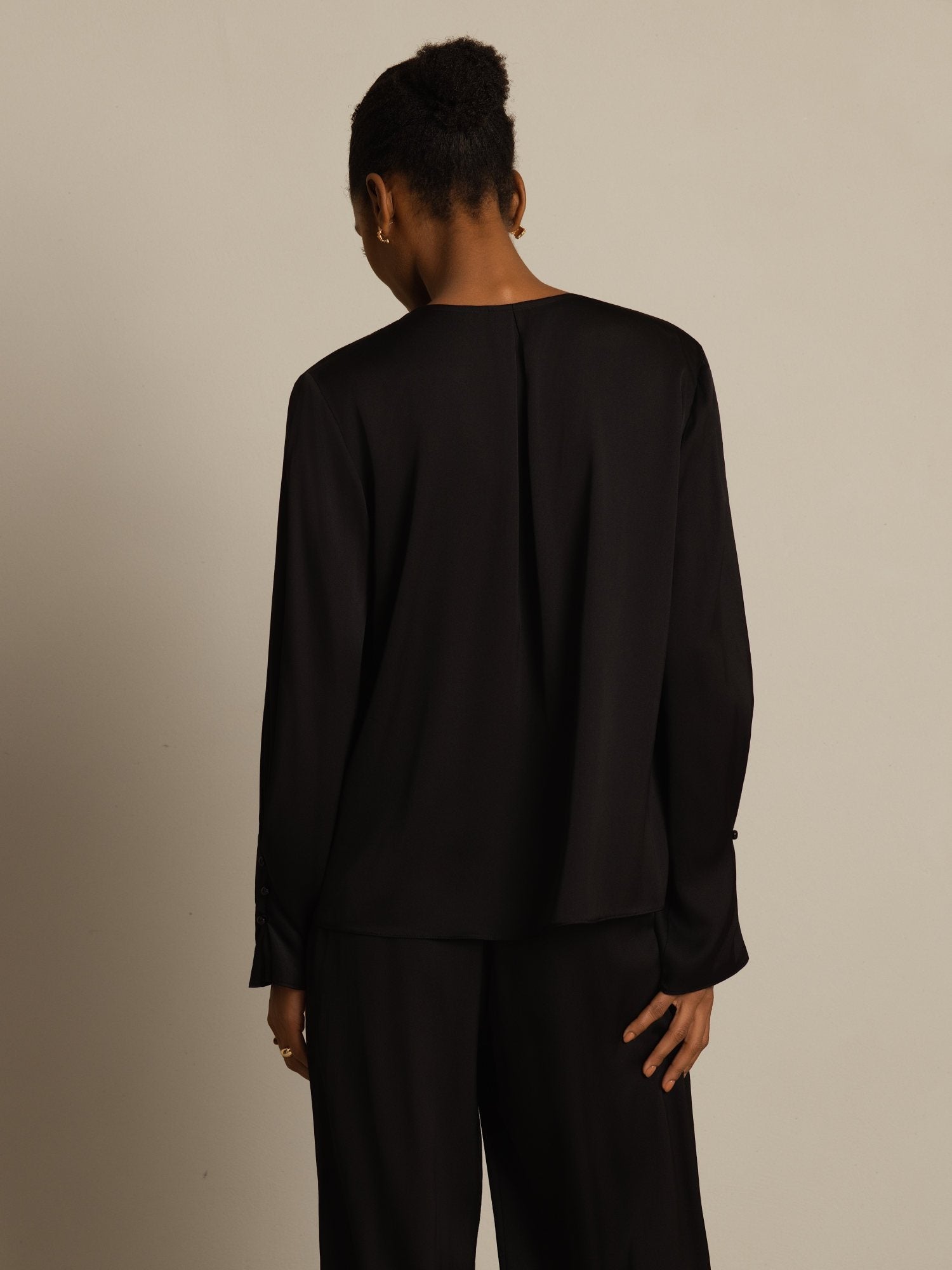 [Black] SilkSilky-AU 19Momme Stretch Silk Double Georgette Long Sleeve V Neck Blouse 002