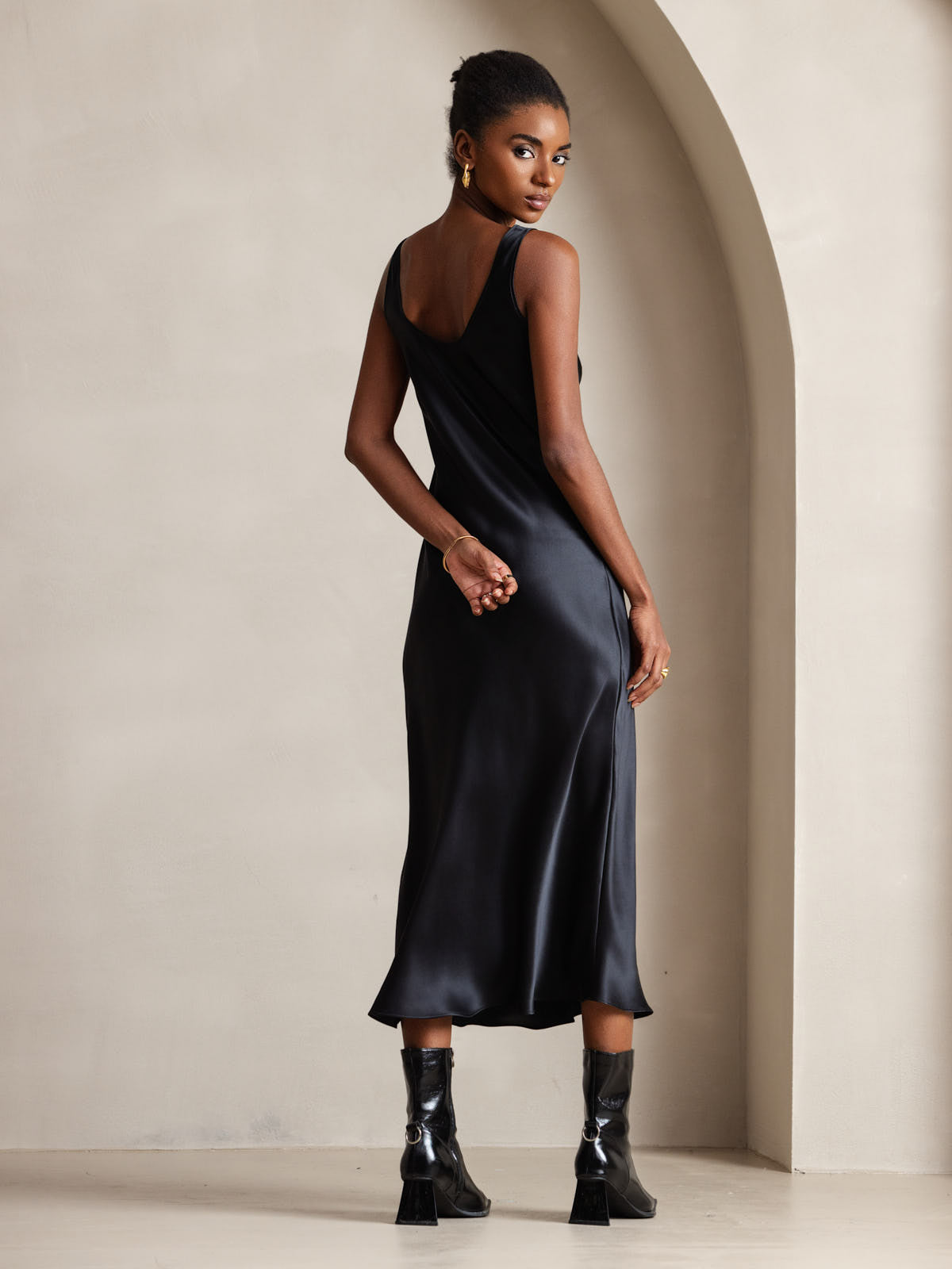 [Black] SilkSilky-AU Pure Silk Boat Neck Dress 002