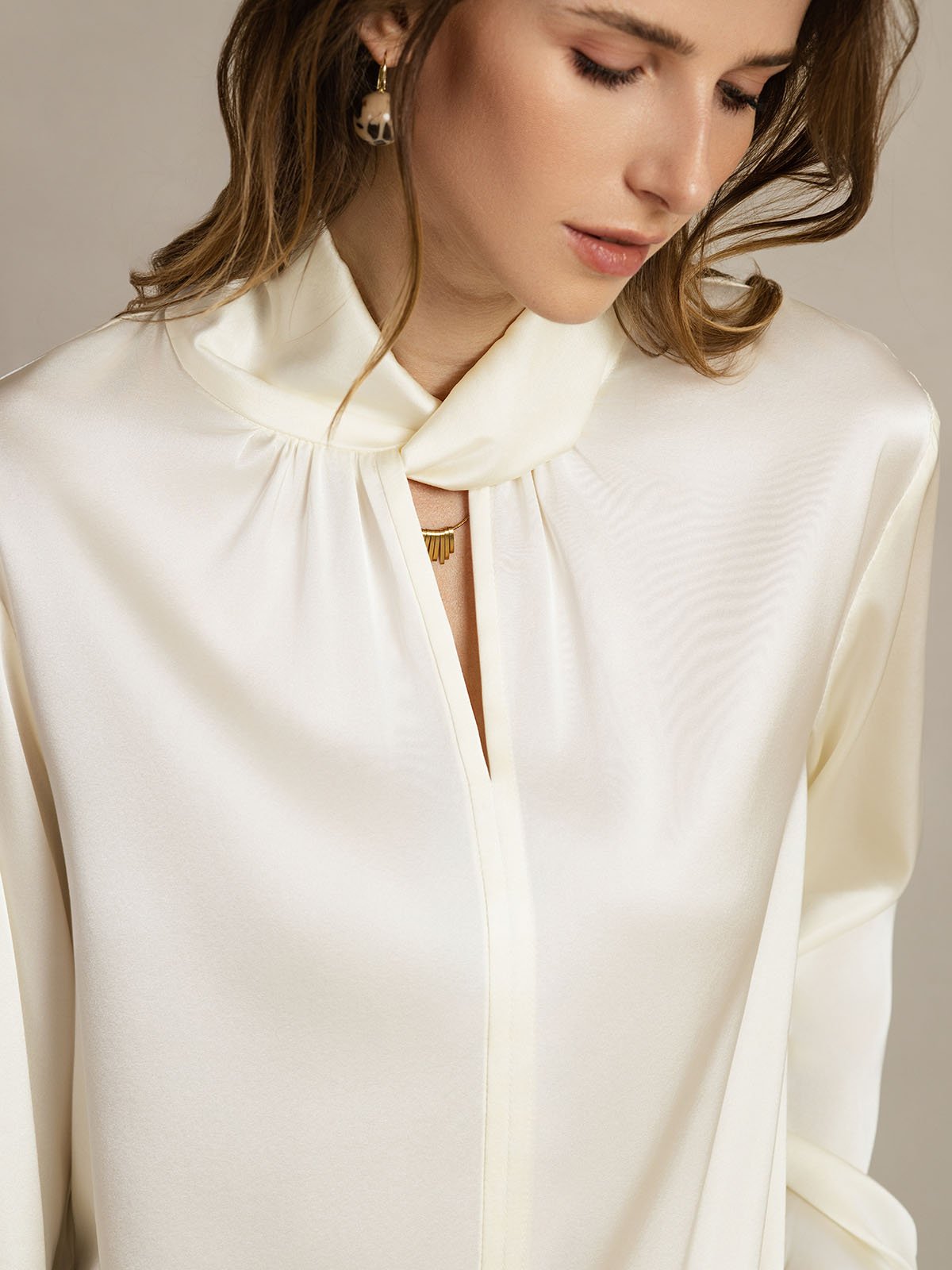 [Ivory] SilkSilky-AU 19Momme Silk Keyhole Neck Women's Shirt 005
