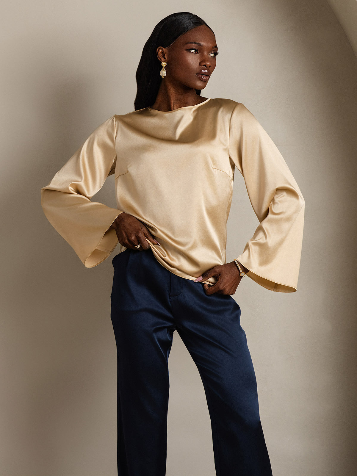 [Champagne] SilkSilky-AU 19Momme Silk Round Neck Women's T-Shirt 004