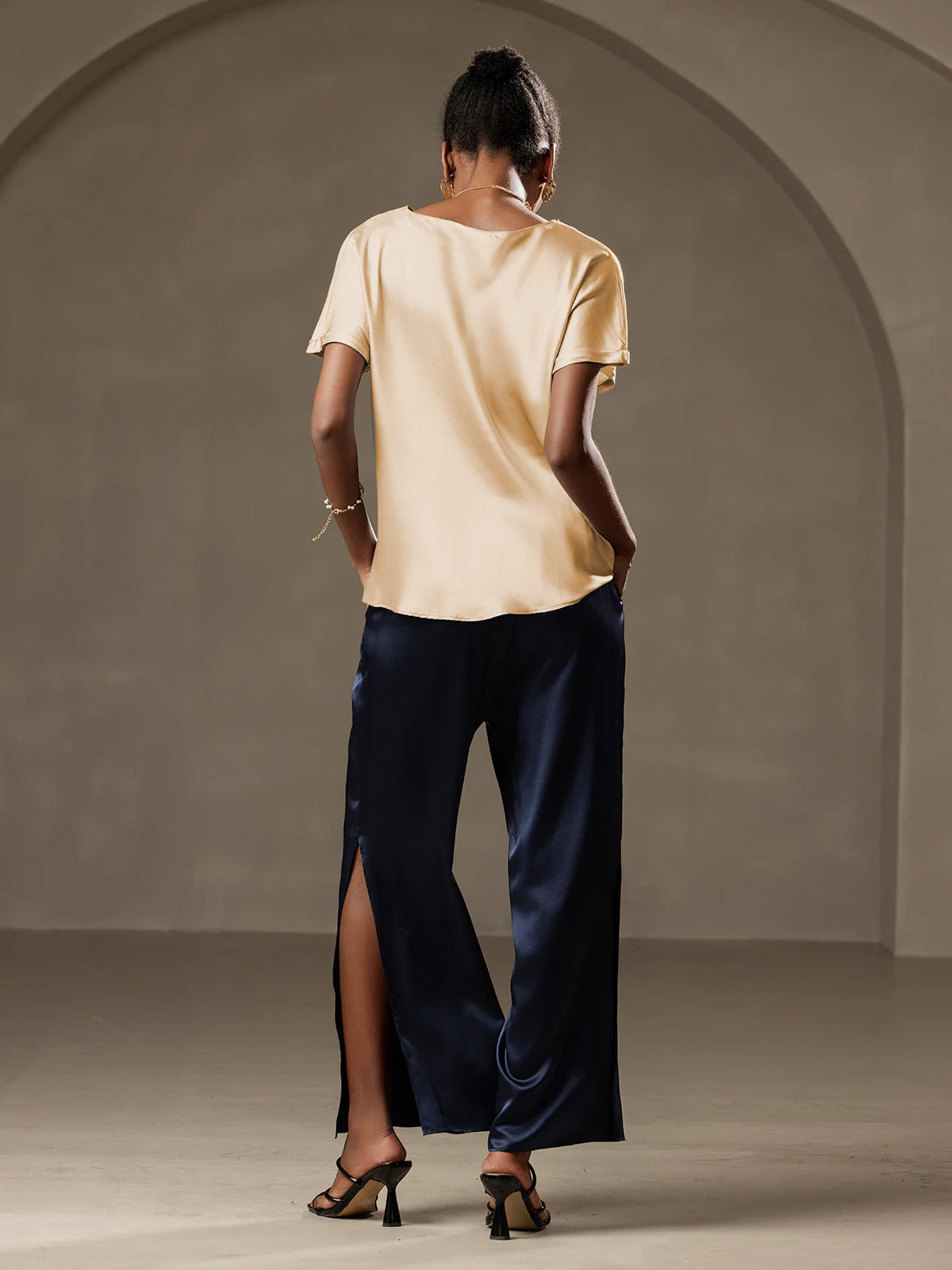 [Champagne] SilkSilky-AU 19Momme Silk Short Sleeve Round Neck Women's T-Shirt 009