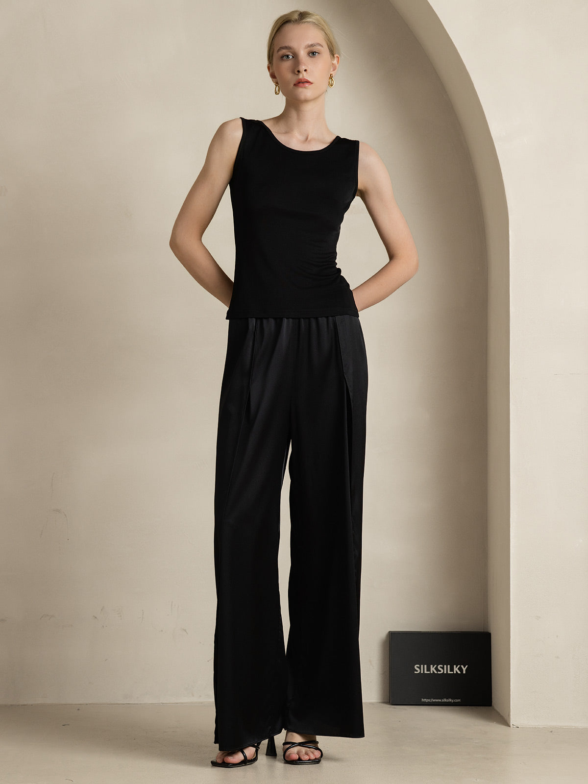 [Black] SilkSilky-AU Silk Knitted Round Neck Women's T-Shirt 007