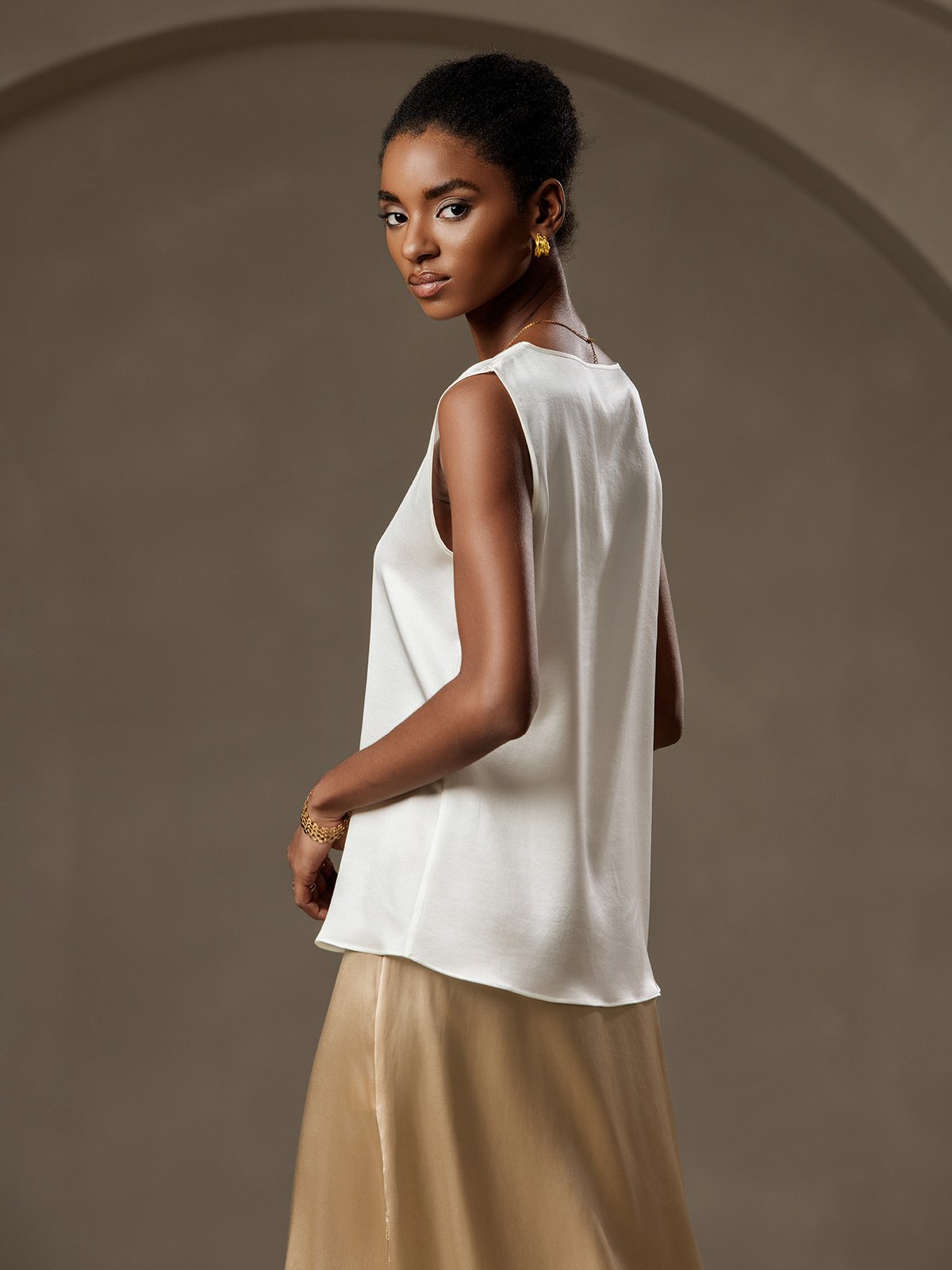 [White] SilkSilky-AU 19Momme Silk Round Neck Camisole 004