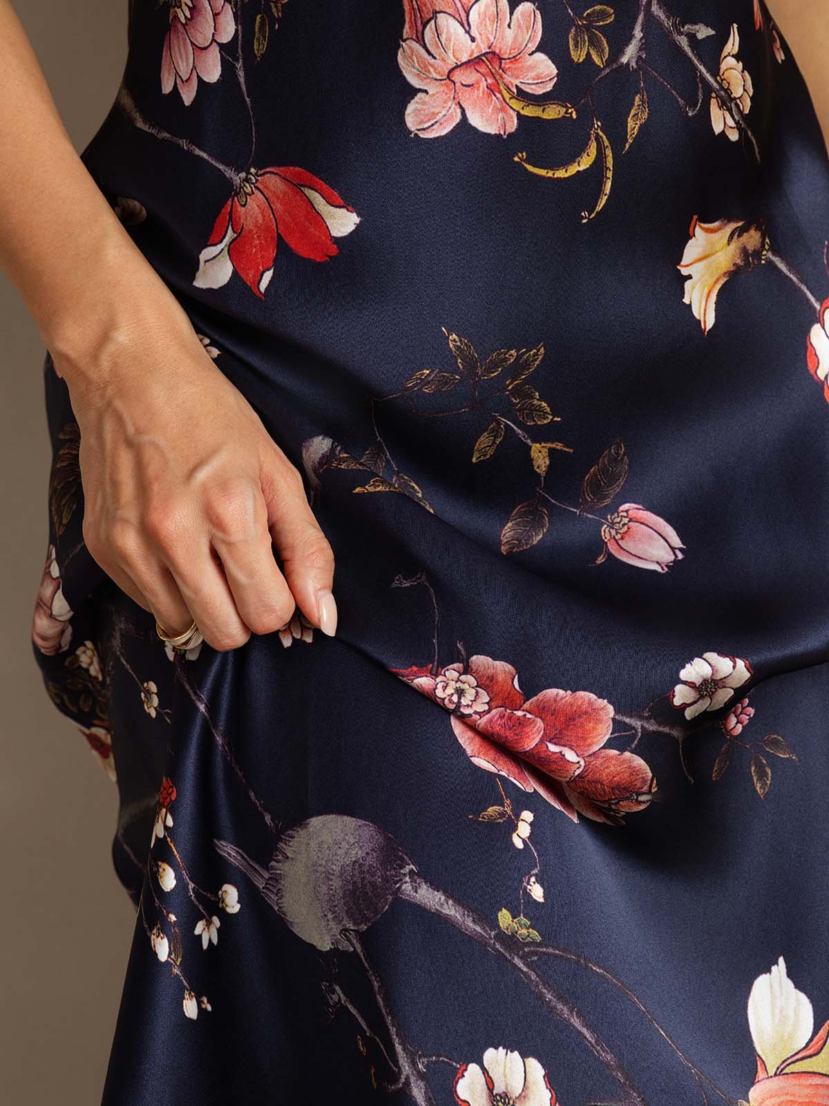 [NavyFloral] SilkSilky-AU 19Momme Silk V Neck Dress 006