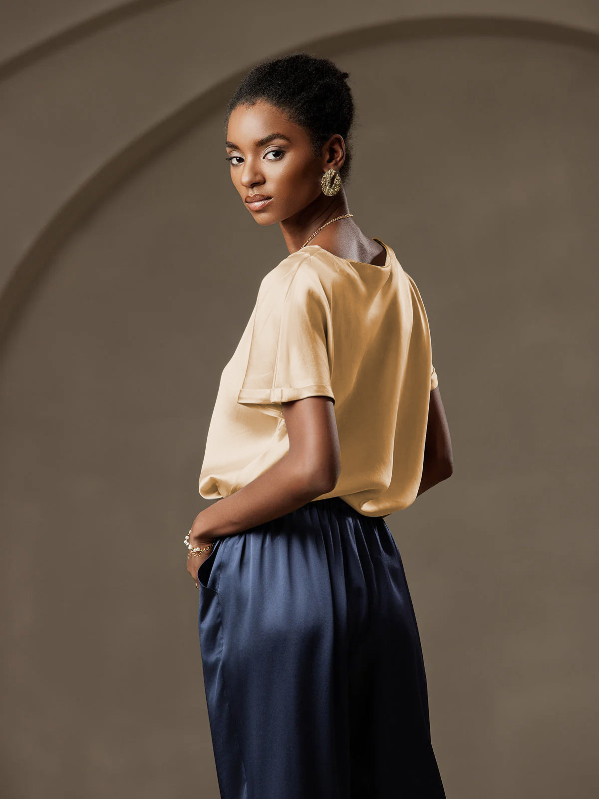 [Champagne] SilkSilky-AU 19Momme Silk Short Sleeve Round Neck Women's T-Shirt 011