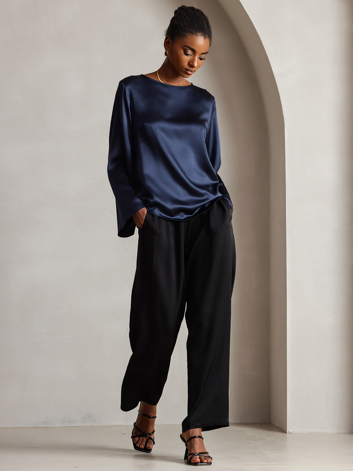 [Dark Blue] SilkSilky-AU 19Momme Silk Round Neck Women's T-Shirt 004