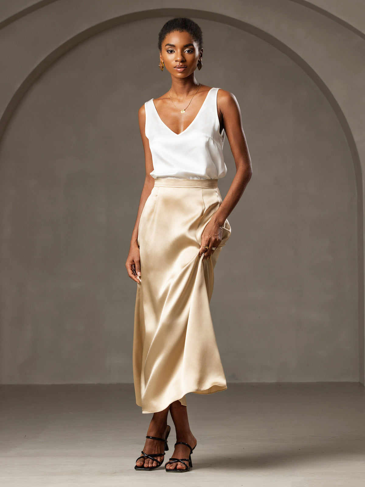 [White] SilkSilky-AU 19Momme Silk V Neck Camisole 007