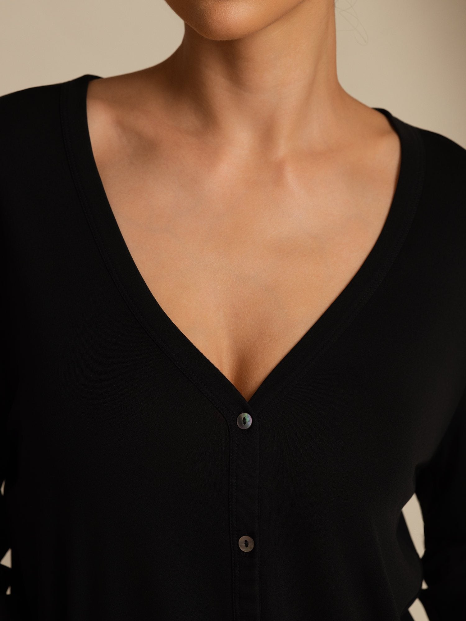 [Black] SilkSilky-AU 19Momme 100% High-Twist Silk Jersey Long Sleeve V Neck Women's Cardigan 005