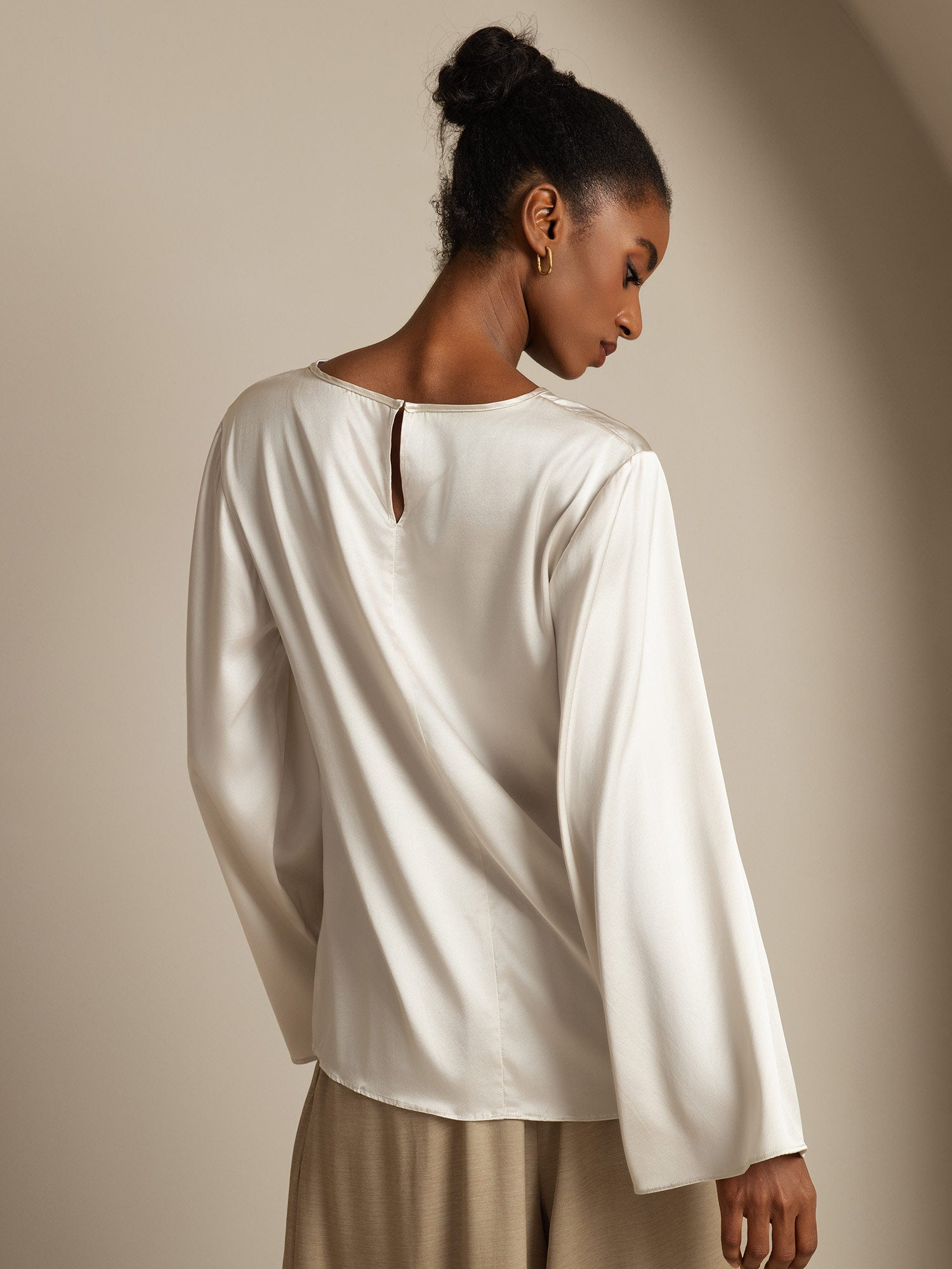 [Light Gray] SilkSilky-AU 19Momme Silk Round Neck Women's T-Shirt 002