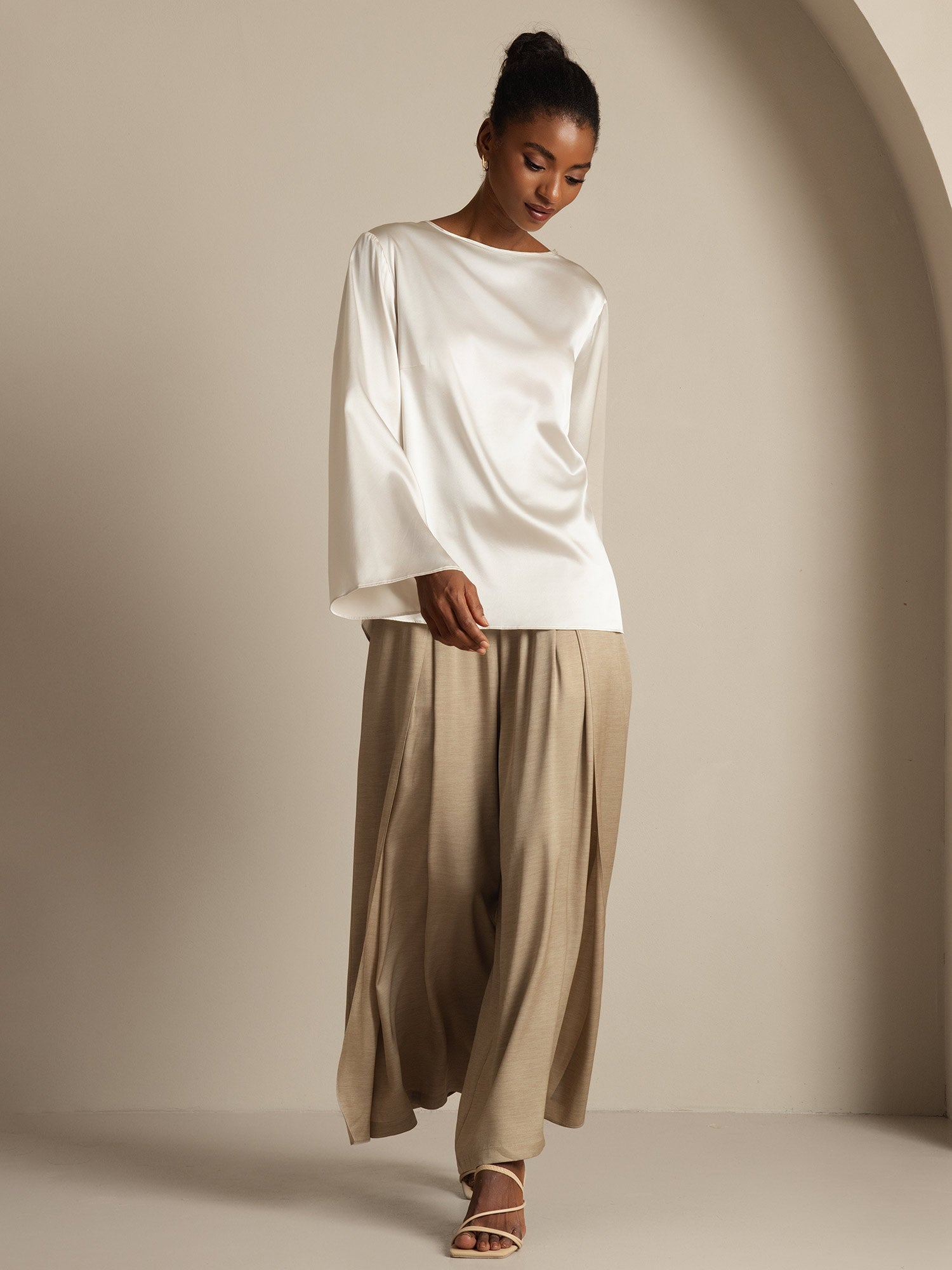 [Light Gray] SilkSilky-AU 19Momme Silk Round Neck Women's T-Shirt 007