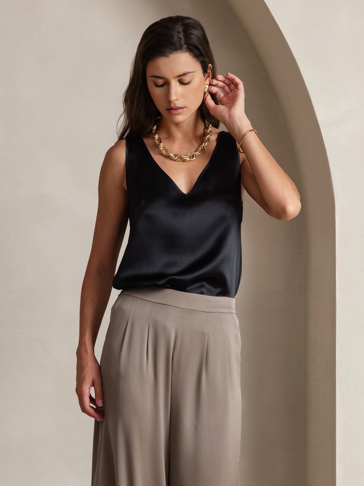 [Black] SilkSilky-AU 19Momme Silk V Neck Camisole 003
