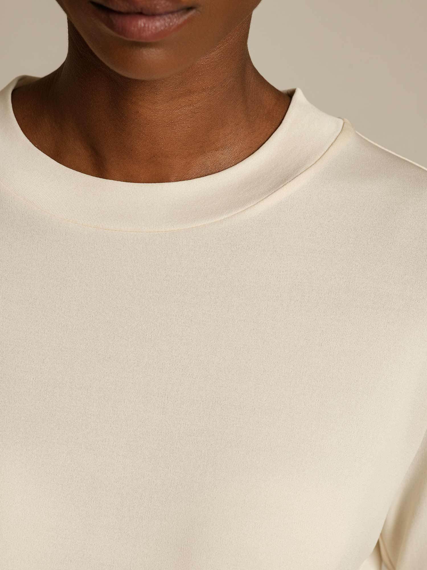 [Beige] SilkSilky-AU Pure Silk Round Neck Women's T-Shirt 004