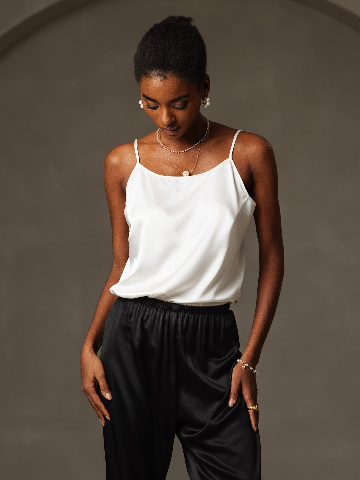 [White] SilkSilky-AU 19Momme Silk Spaghetti Strap Round Neck Camisole 005