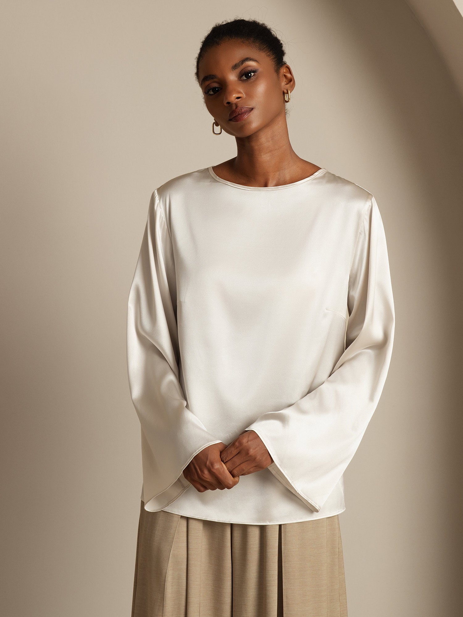 [Light Gray] SilkSilky-AU 19Momme Silk Round Neck Women's T-Shirt 004