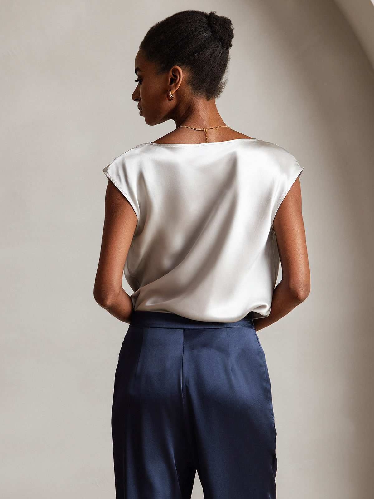 [Light Gray] SilkSilky-AU 19Momme Silk Sleeveless Cowl Neck Women's T-Shirt 002