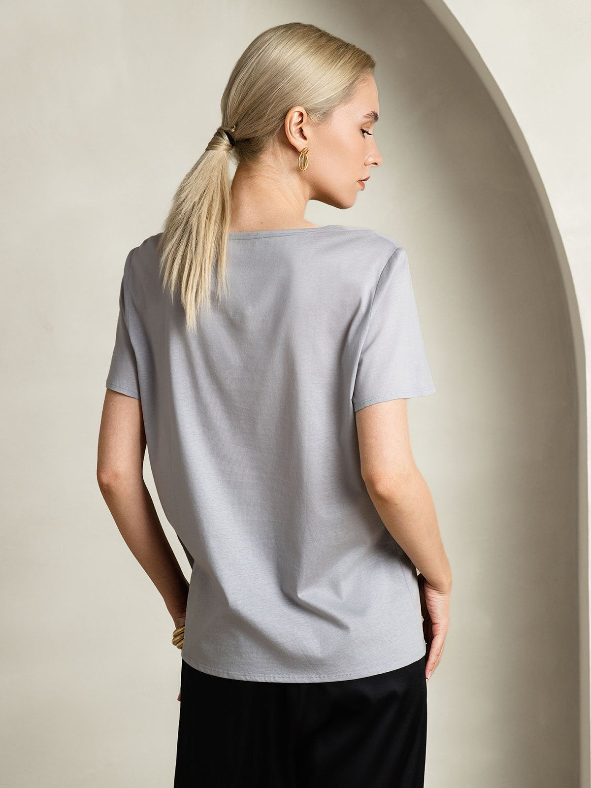 SilkSilky-AU Silk Short Sleeve V Neck Women's T-Shirt Gray 002