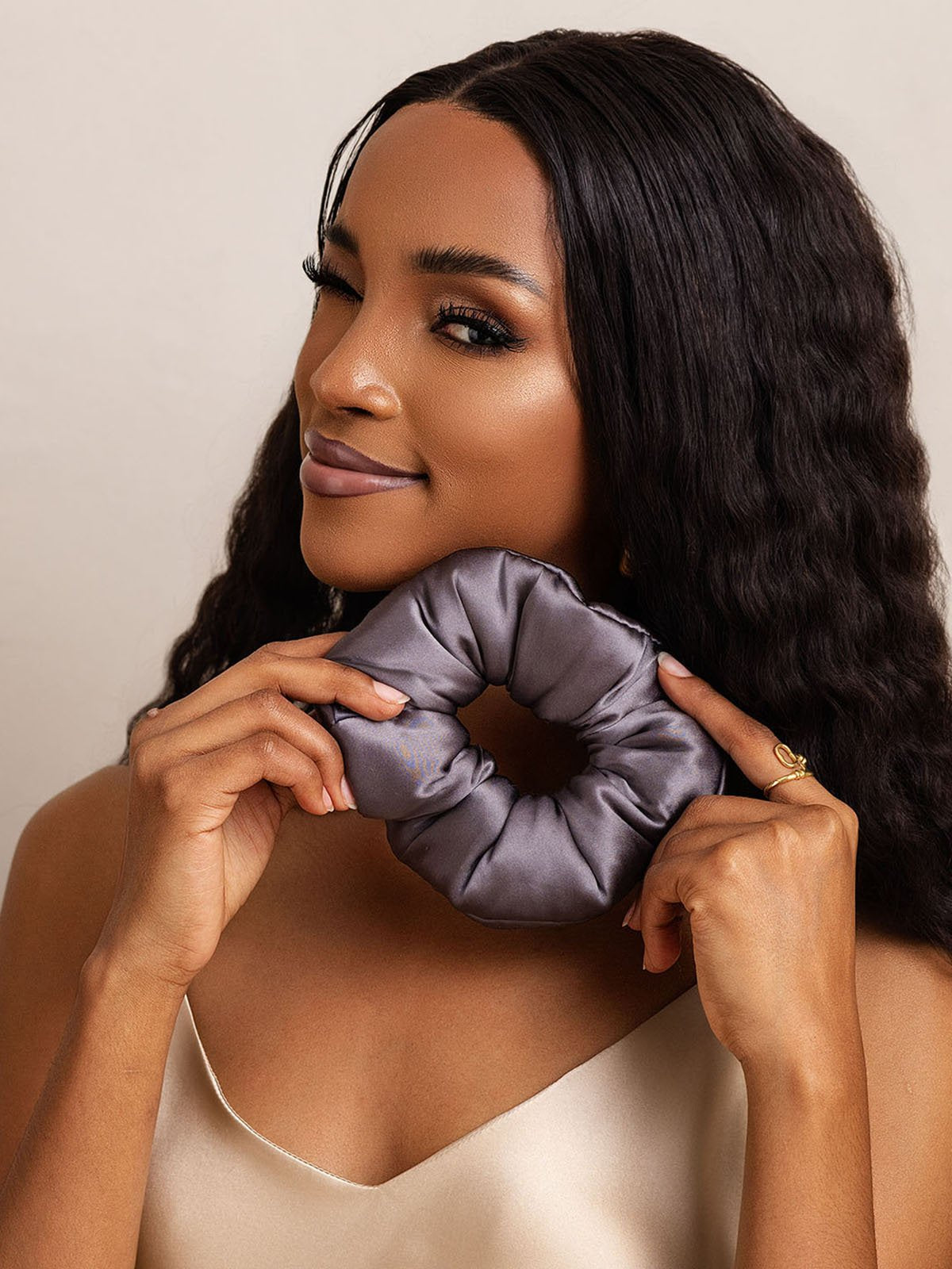 [Dark Gray] SilkSilky-AU Pure Silk Scrunchie 001