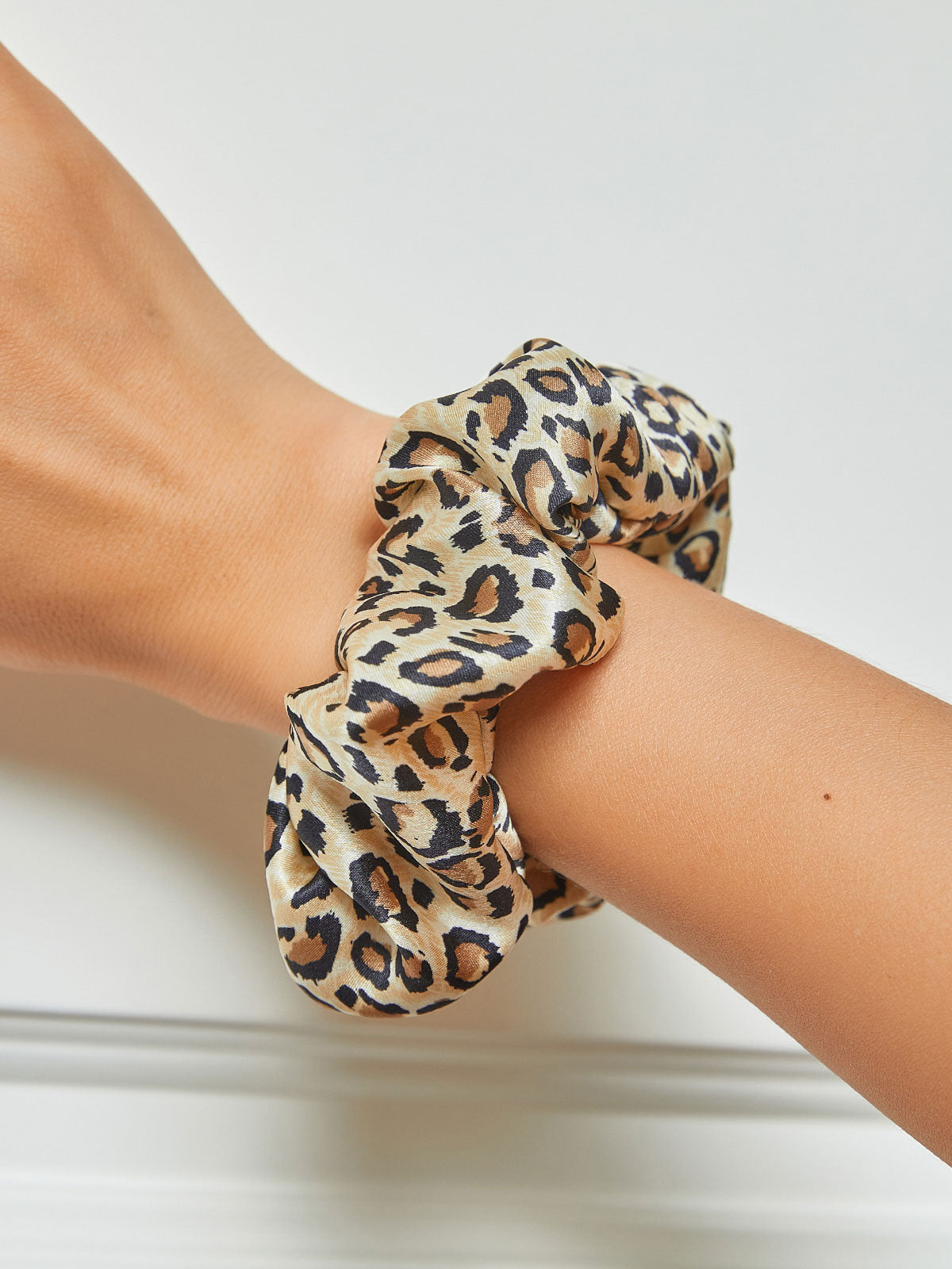 [Leopard] SilkSilky-AU 19Momme Pure Silk Scrunchie 002