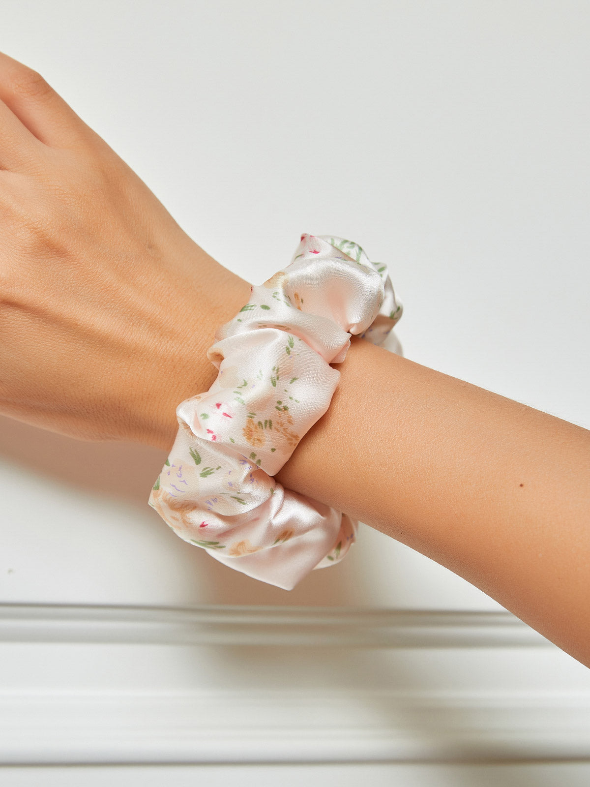 [Light Pink] SilkSilky-AU 19Momme Pure Silk Scrunchie 001